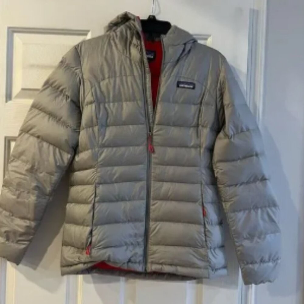Patagonia Women's Puffer Jacket Size S Gray Down Insulated Winter Coat